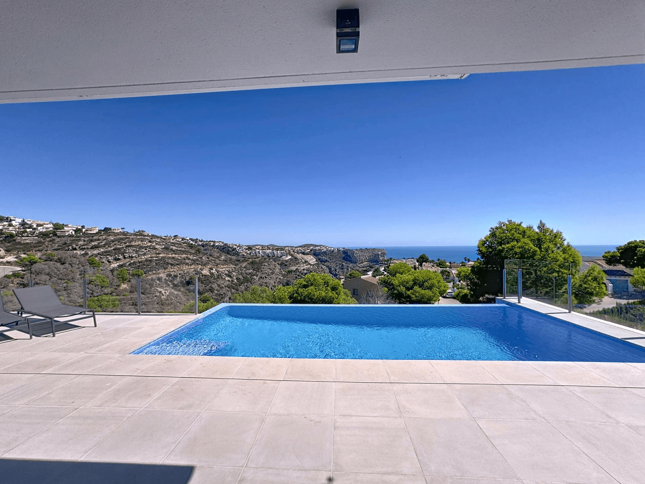 Cumbre del Sol villa moderna con vistas al mar y piscina privada