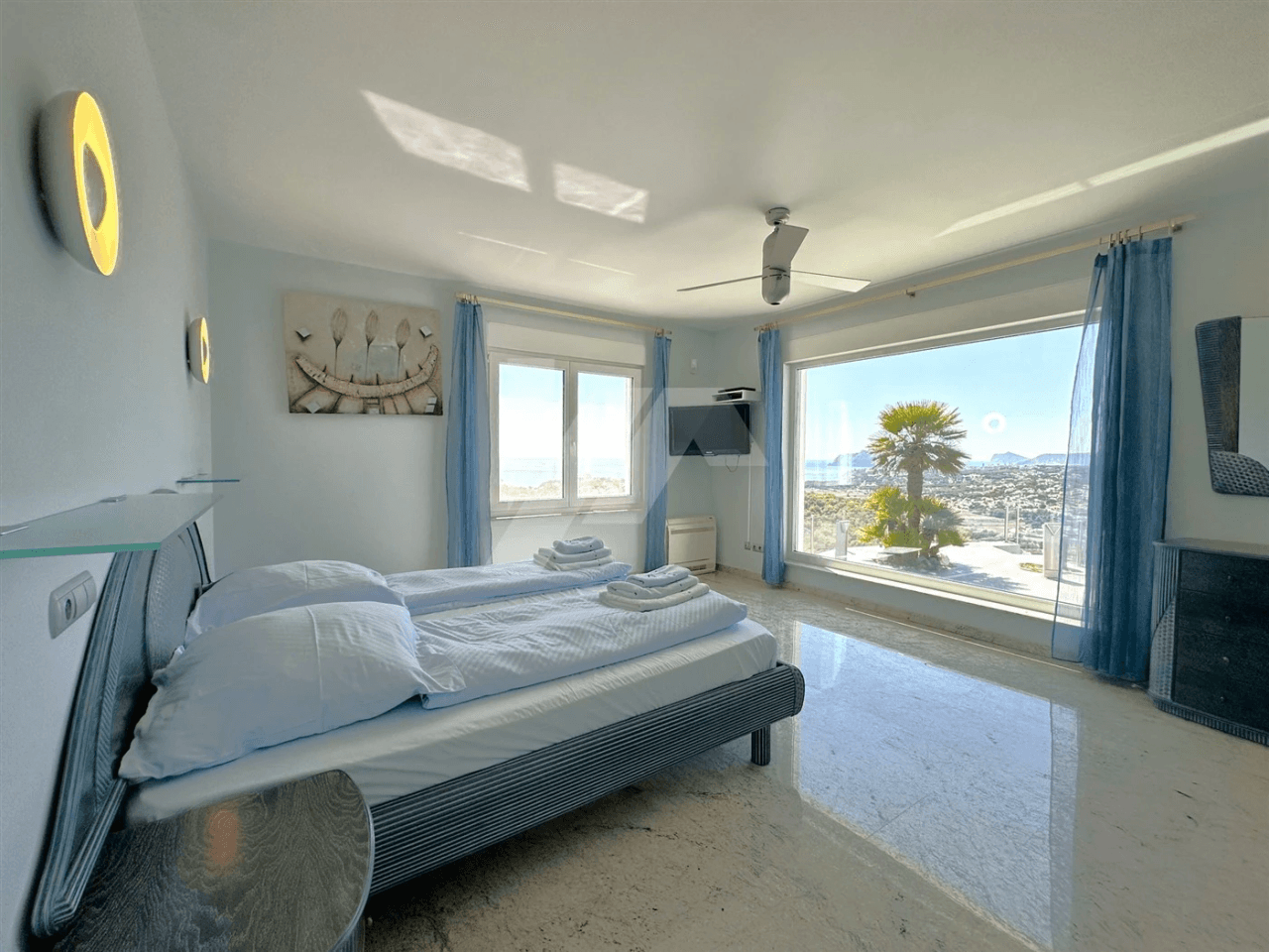 Villa met panoramisch zeezicht te koop in Moraira, Costa Blanca.