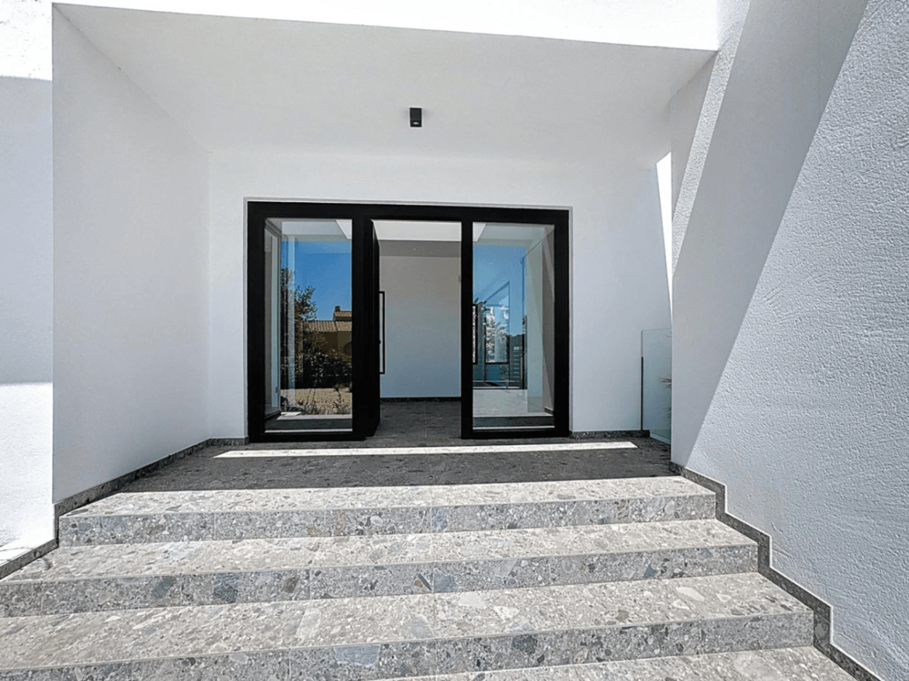 Cumbre del Sol villa moderna con vistas al mar a estrenar