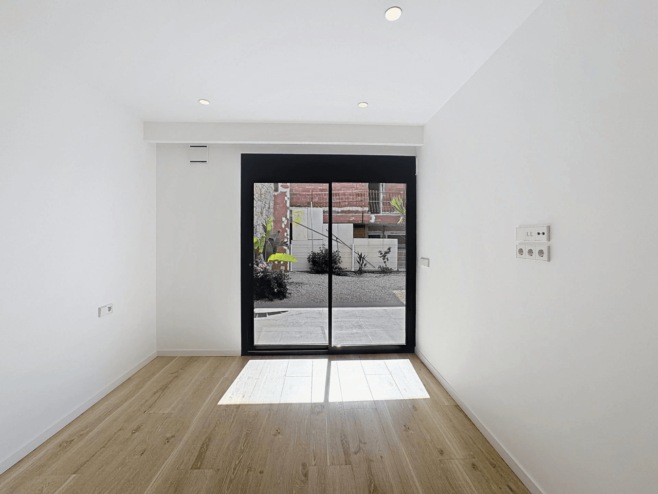 Cumbre del Sol apartment with a garden brand new in Montecala Gardens.