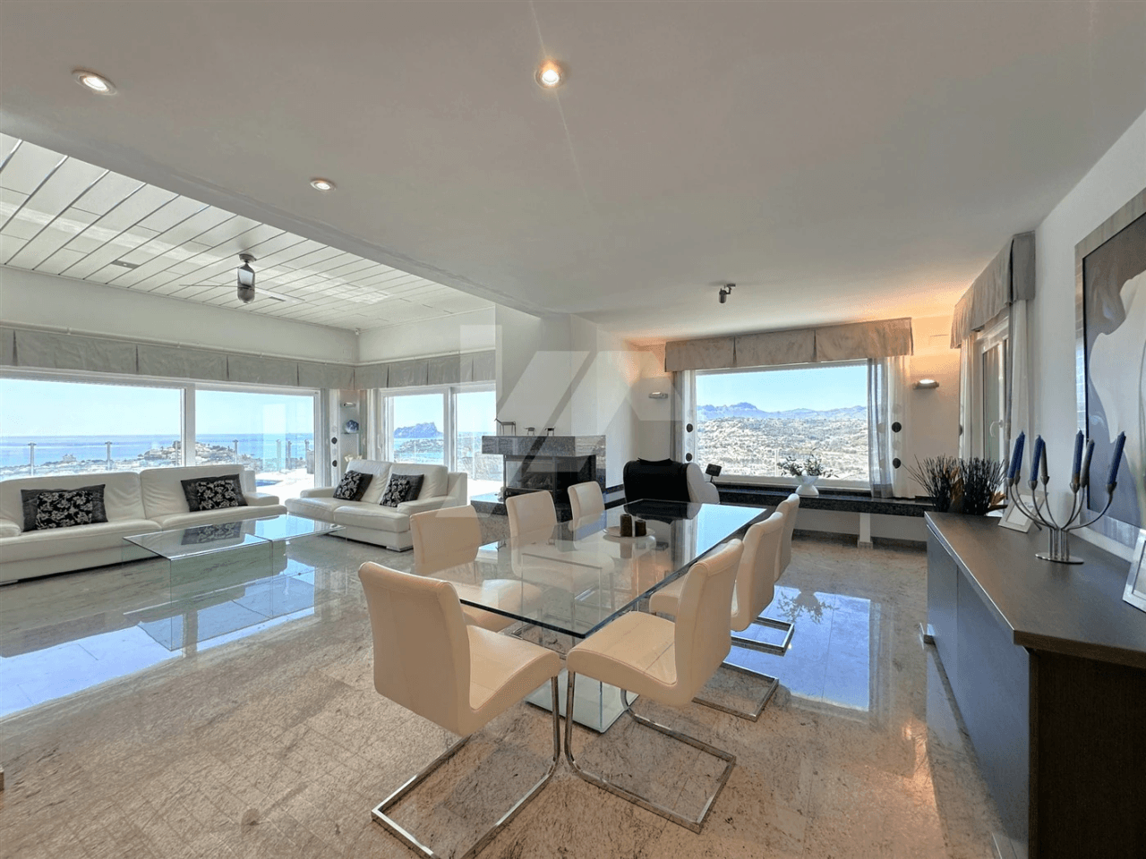 Villa met panoramisch zeezicht te koop in Moraira, Costa Blanca.