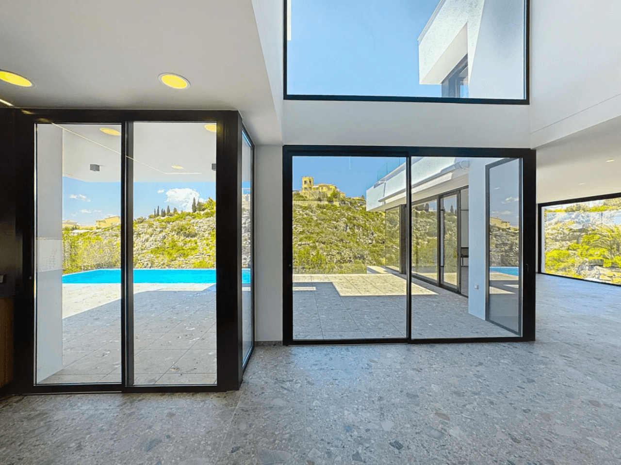 Cumbre del Sol villa moderna con vistas al mar a estrenar