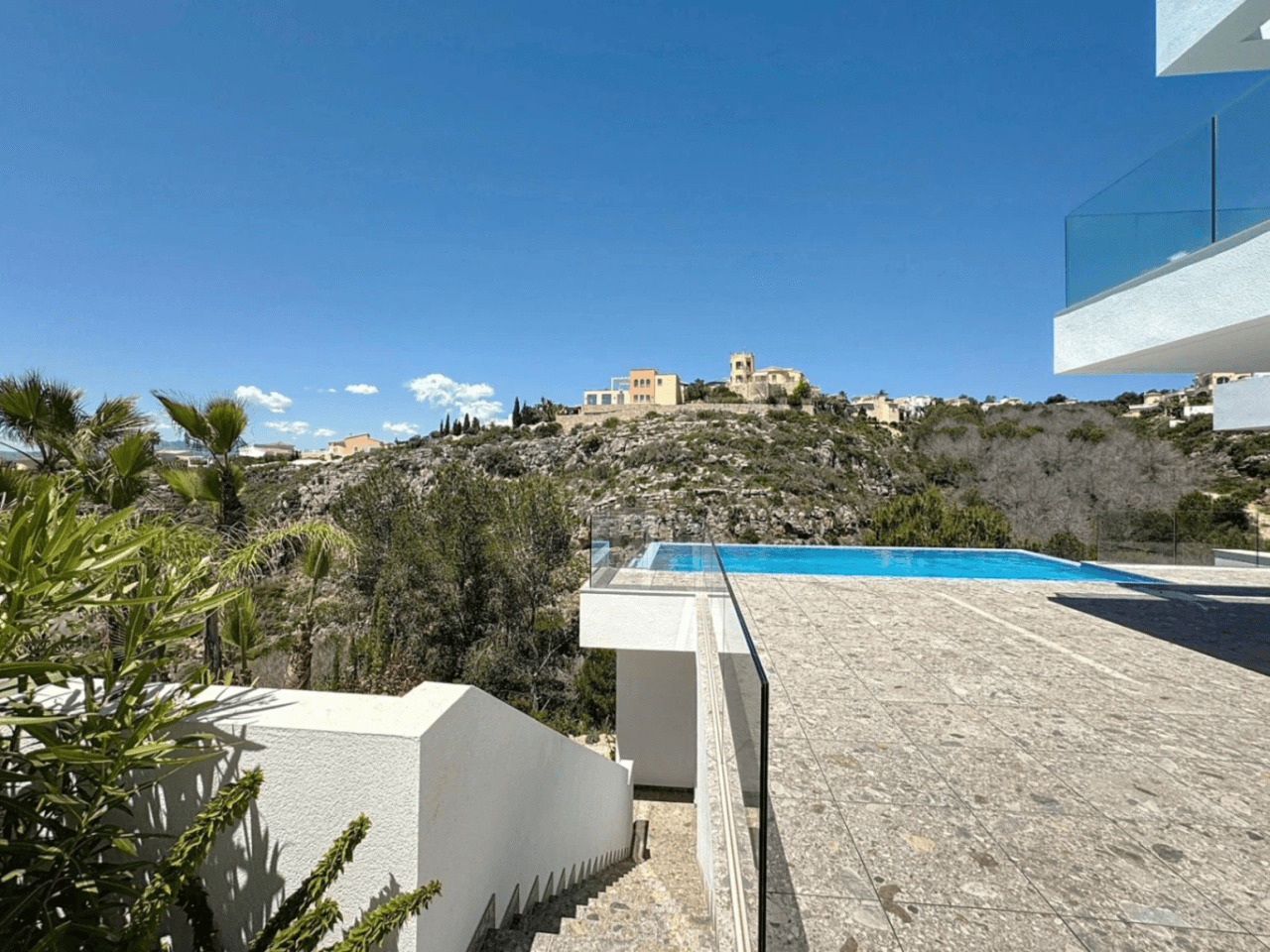 Cumbre del Sol villa moderna con vistas al mar a estrenar