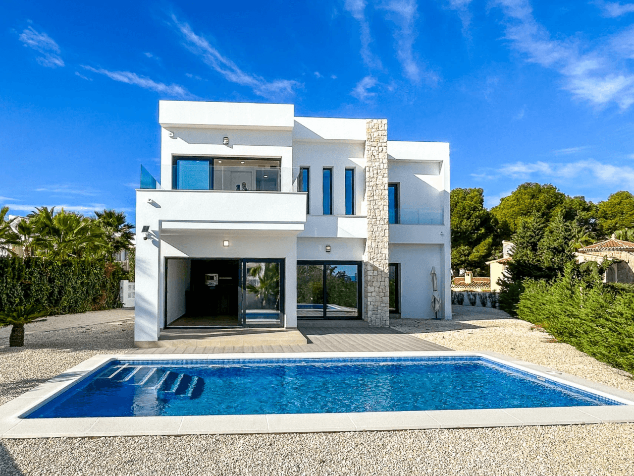 Villa de obra nueva en Benissa con piscina privada y vistas al mar