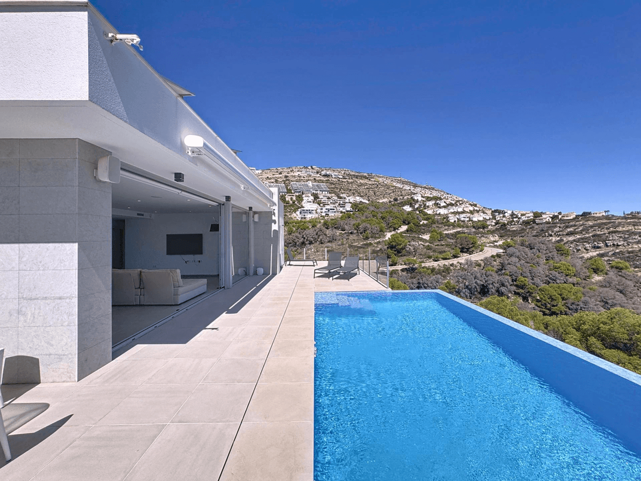 Cumbre del Sol villa moderna con vistas al mar y piscina privada