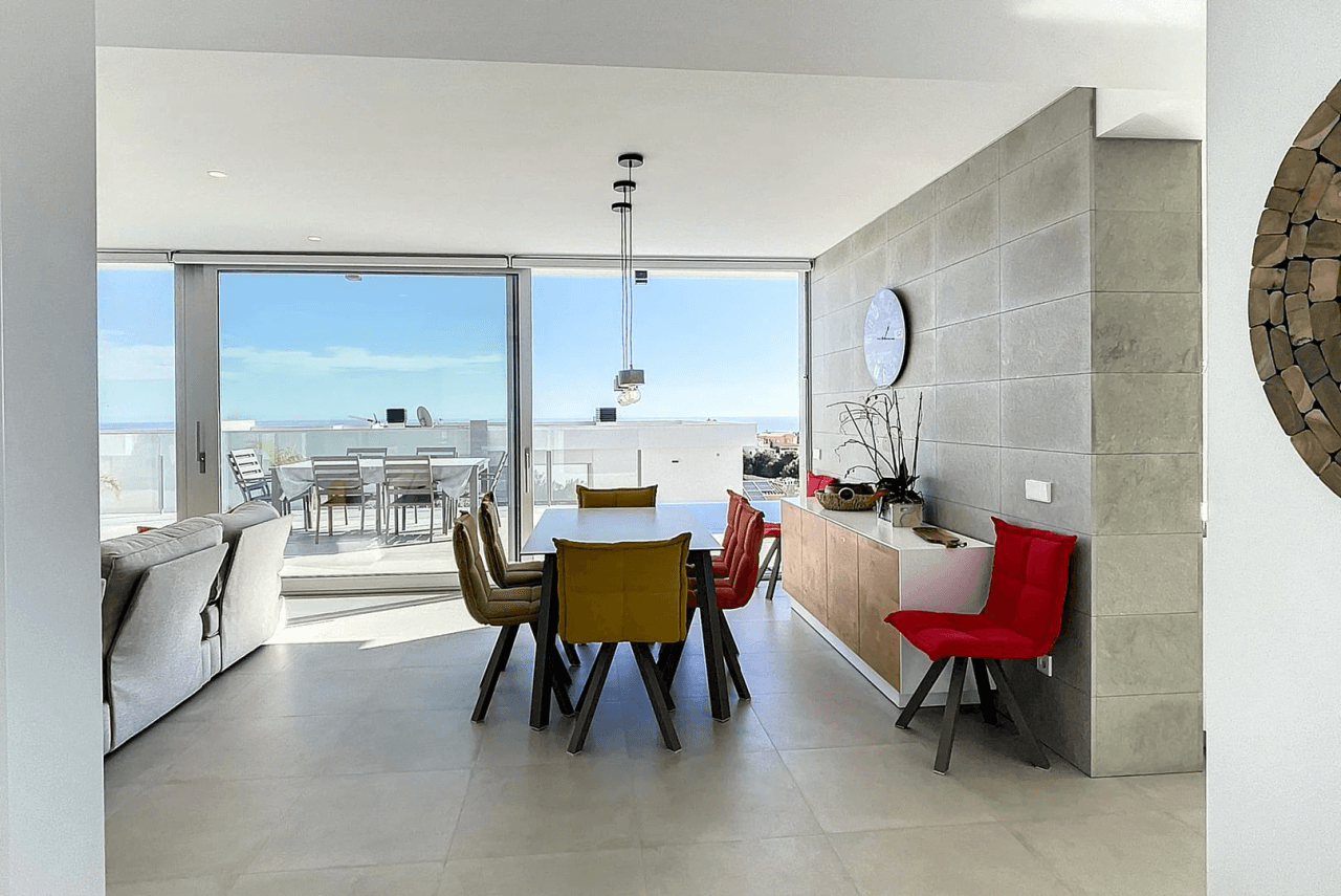 Villa moderna con vistas al mar y piscina privada