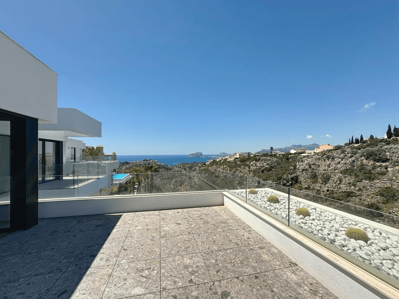 Cumbre del Sol villa moderna con vistas al mar a estrenar