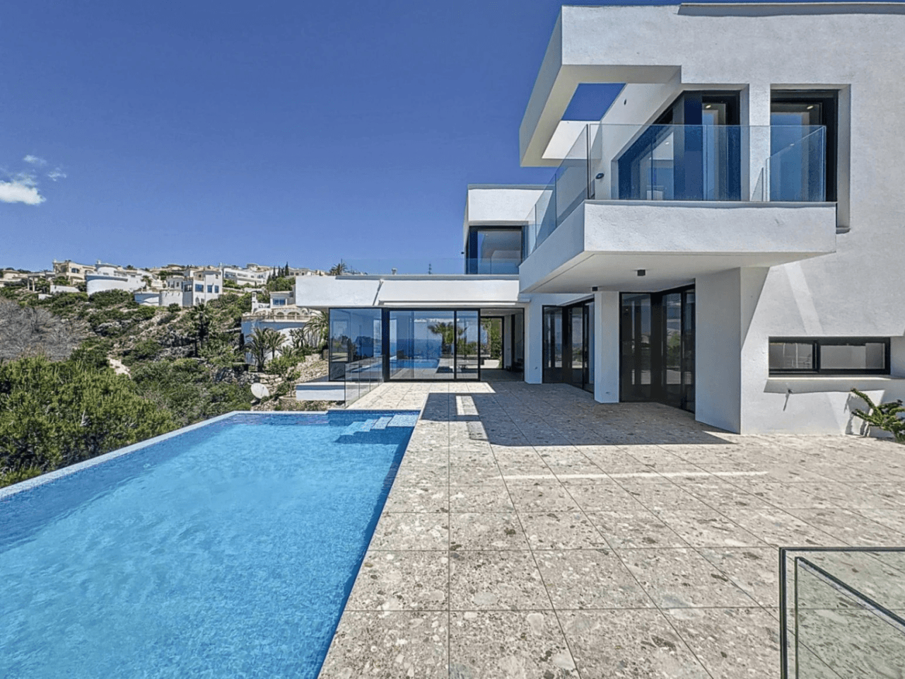 Cumbre del Sol villa moderna con vistas al mar a estrenar