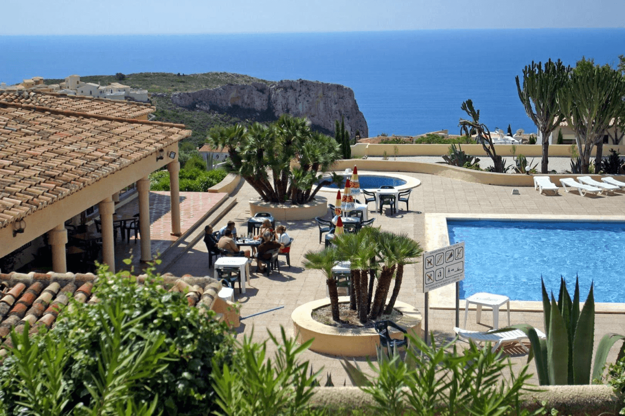 Cumbre del Sol: a modern luxury villa with stunning sea views