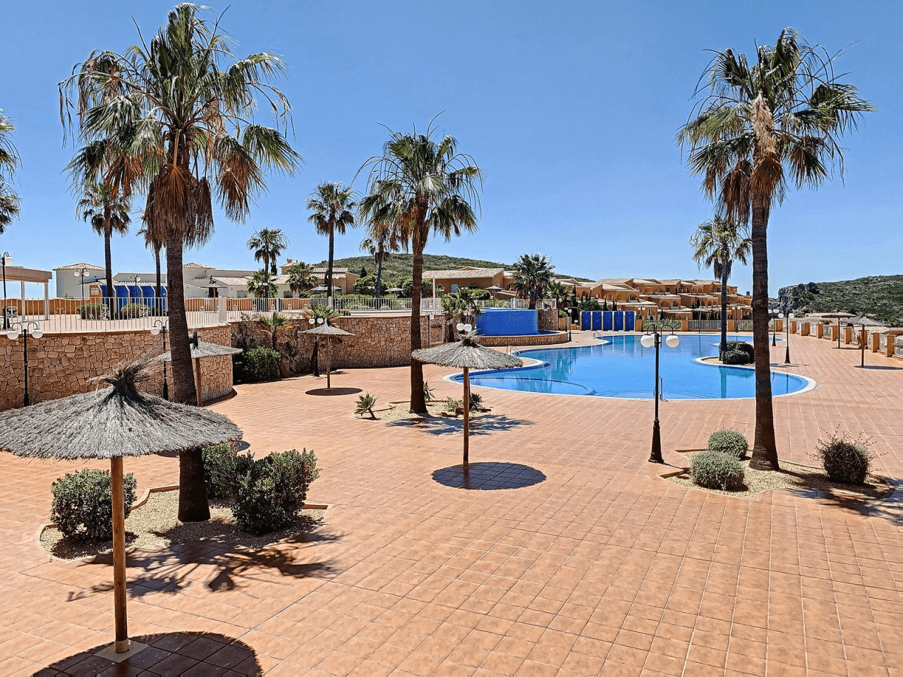 Cumbre del Sol apartment with a garden brand new in Montecala Gardens.