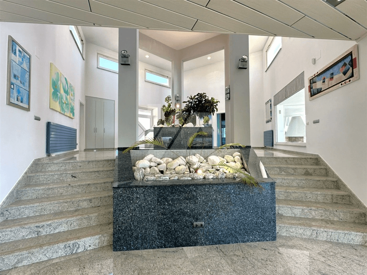 Villa met panoramisch zeezicht te koop in Moraira, Costa Blanca.
