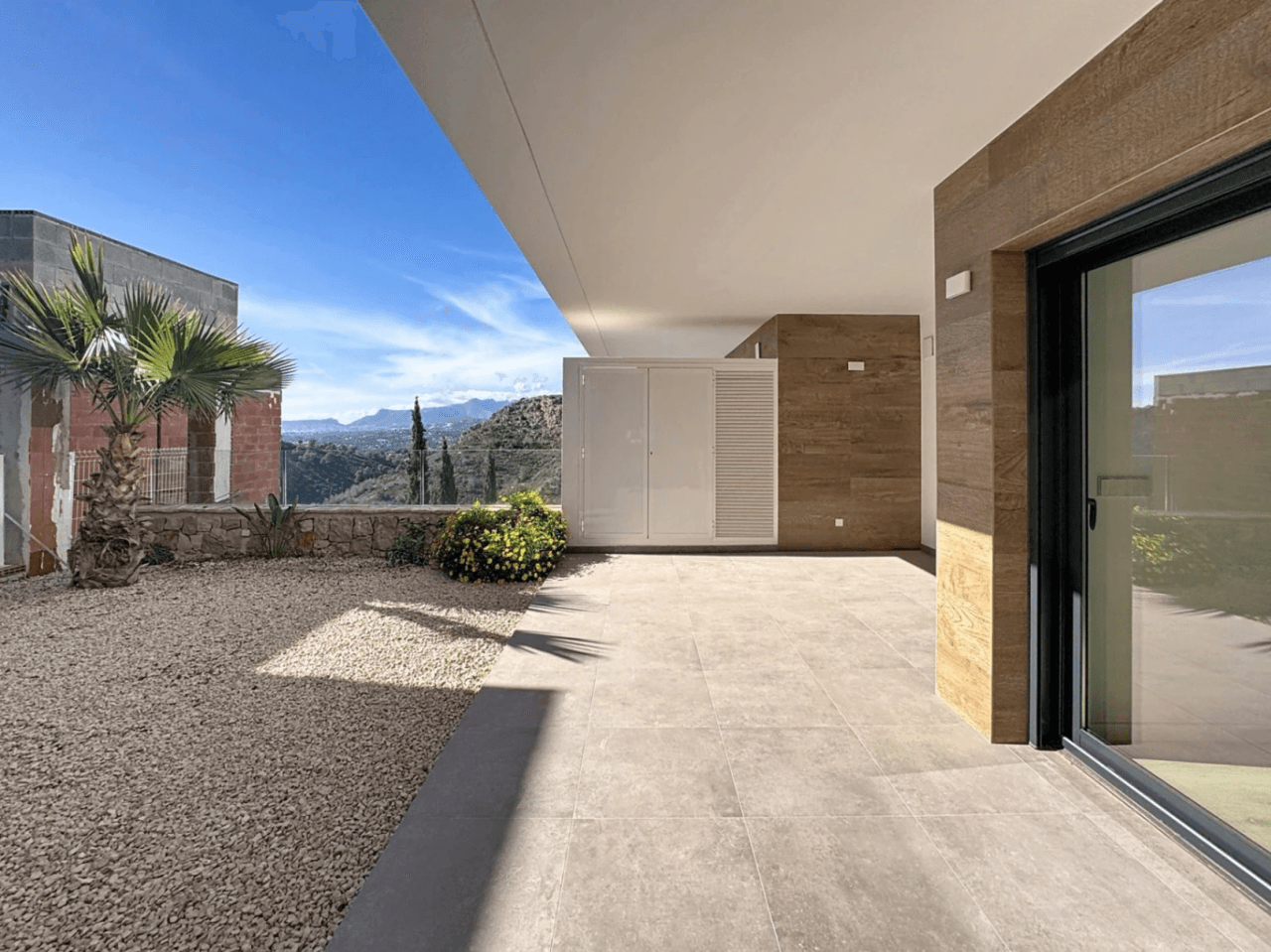 Cumbre del Sol apartment with a garden brand new in Montecala Gardens.