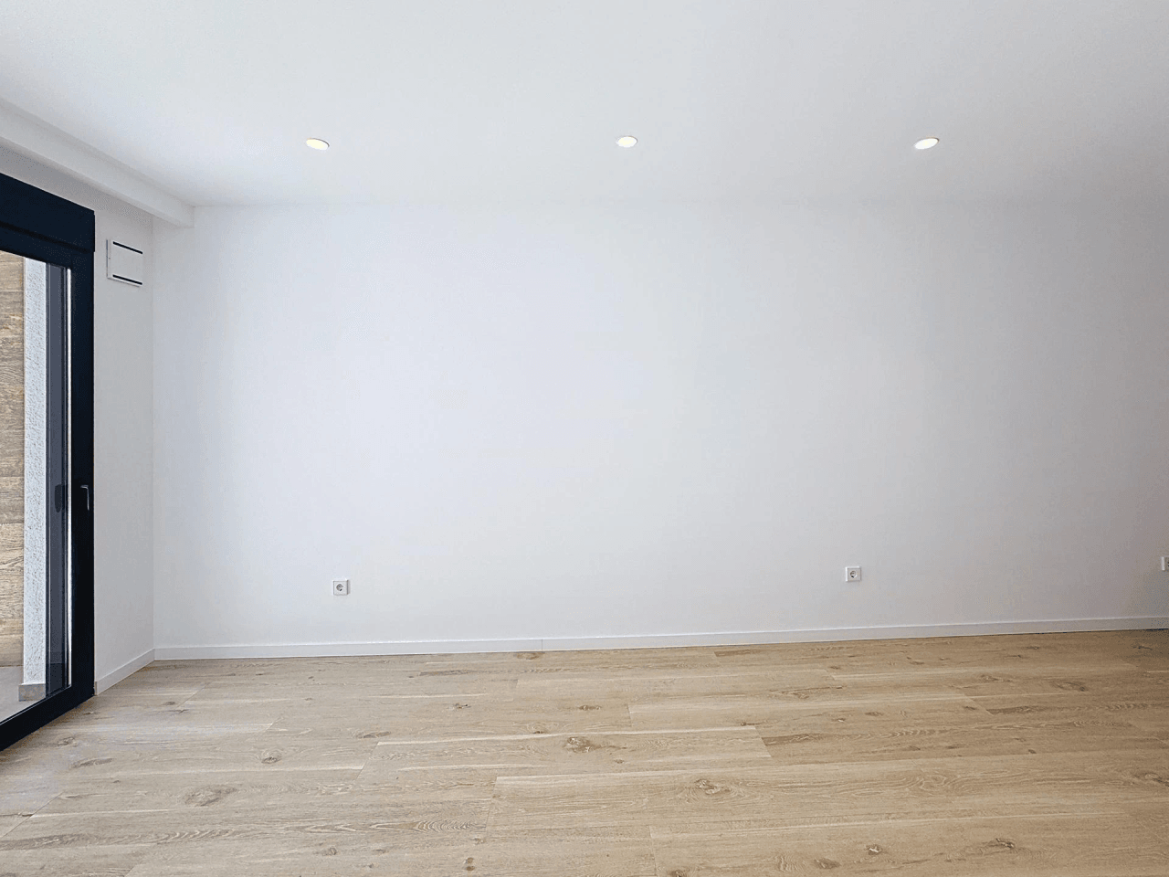 Cumbre del Sol apartment with a garden brand new in Montecala Gardens.