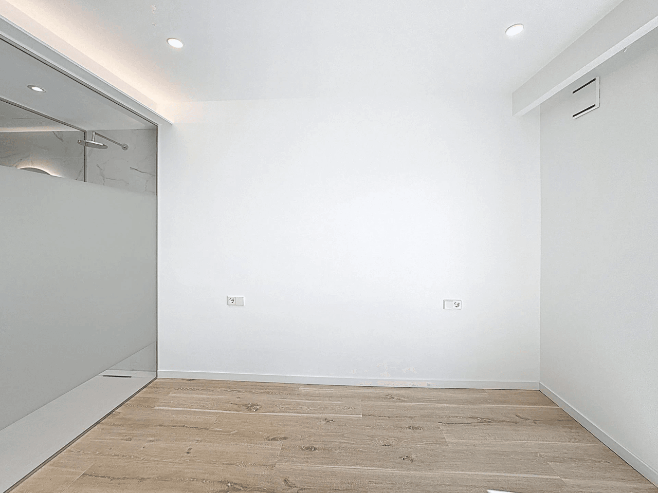 Cumbre del Sol apartment with a garden brand new in Montecala Gardens.