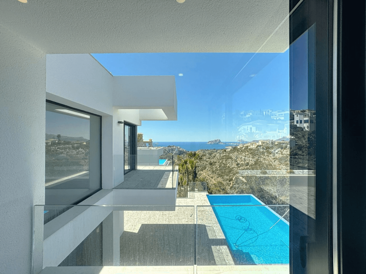 Cumbre del Sol villa moderna con vistas al mar a estrenar