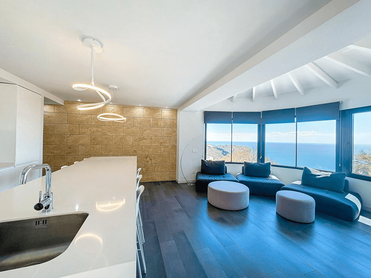 Cumbre del Sol villa reformada con impresionantes vistas al mar