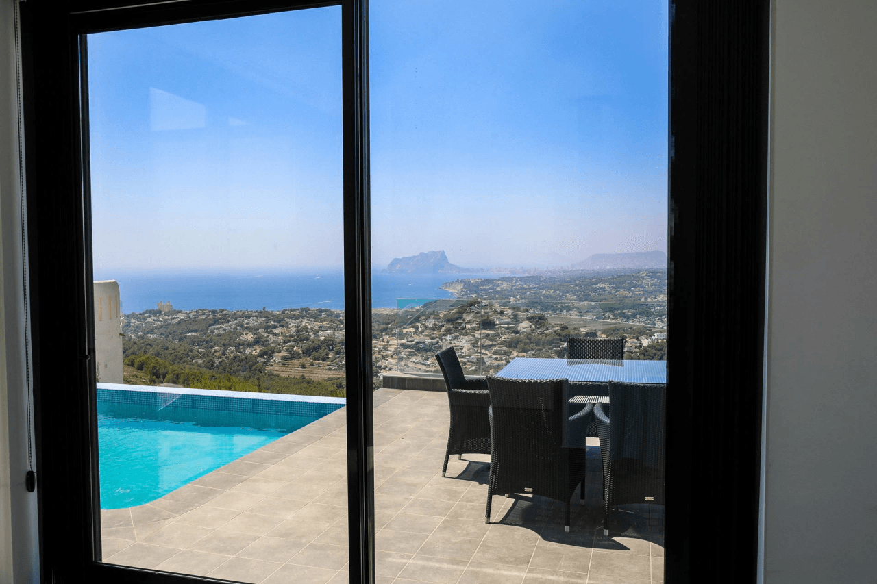 Cumbre del Sol villa moderna con impresionantes vistas al mar