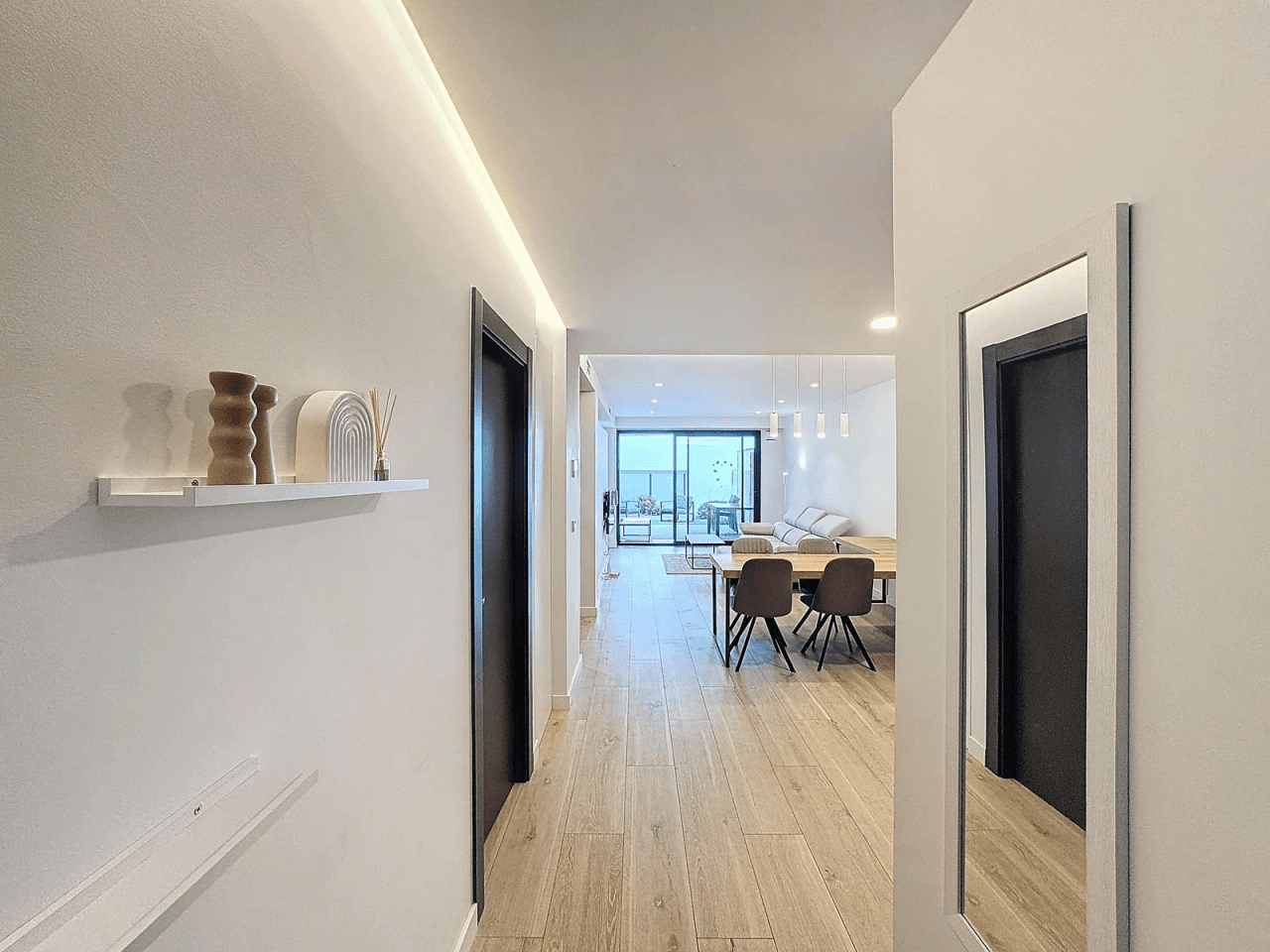 Cumbre del Sol apartamento moderno con jardín privado