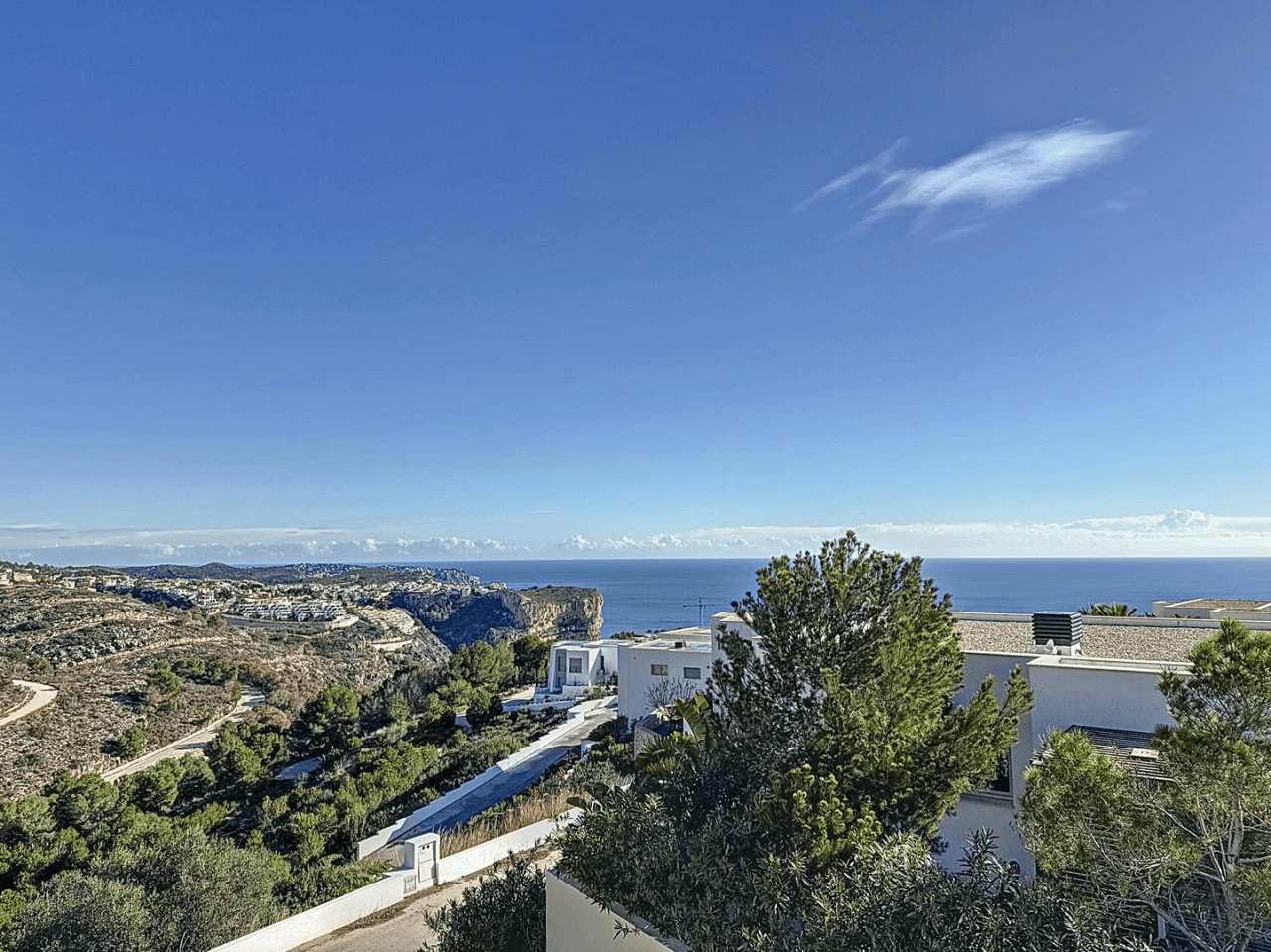 Cumbre del Sol impresionante villa moderna con espectaculares vistas al mar