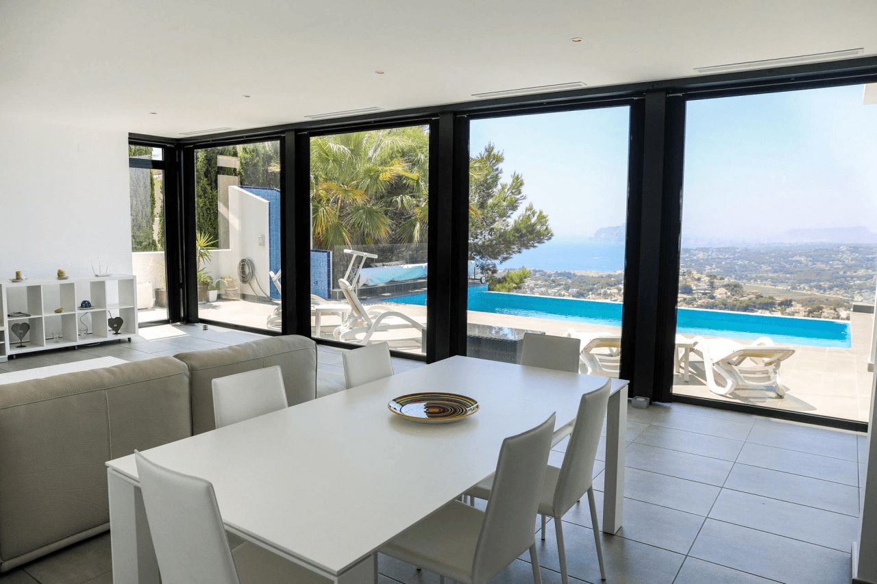 Cumbre del Sol villa moderna con impresionantes vistas al mar