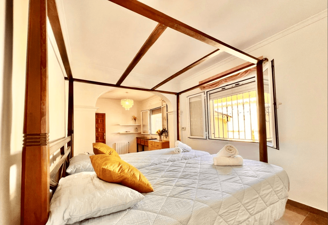 Mediterrane villa met uitzicht op zee in San Jaime - Langdurige verhuur