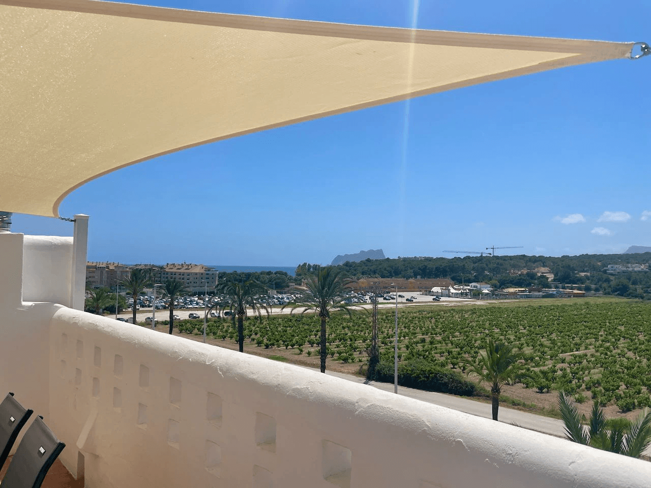 Luxe volledig gerenoveerd duplex appartement in Club Moraira met privézwembad en uitzicht op zee