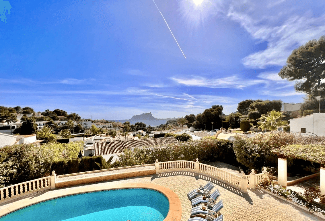 Villa mediterránea con vistas al mar en San Jaime – Alquiler de larga temporada