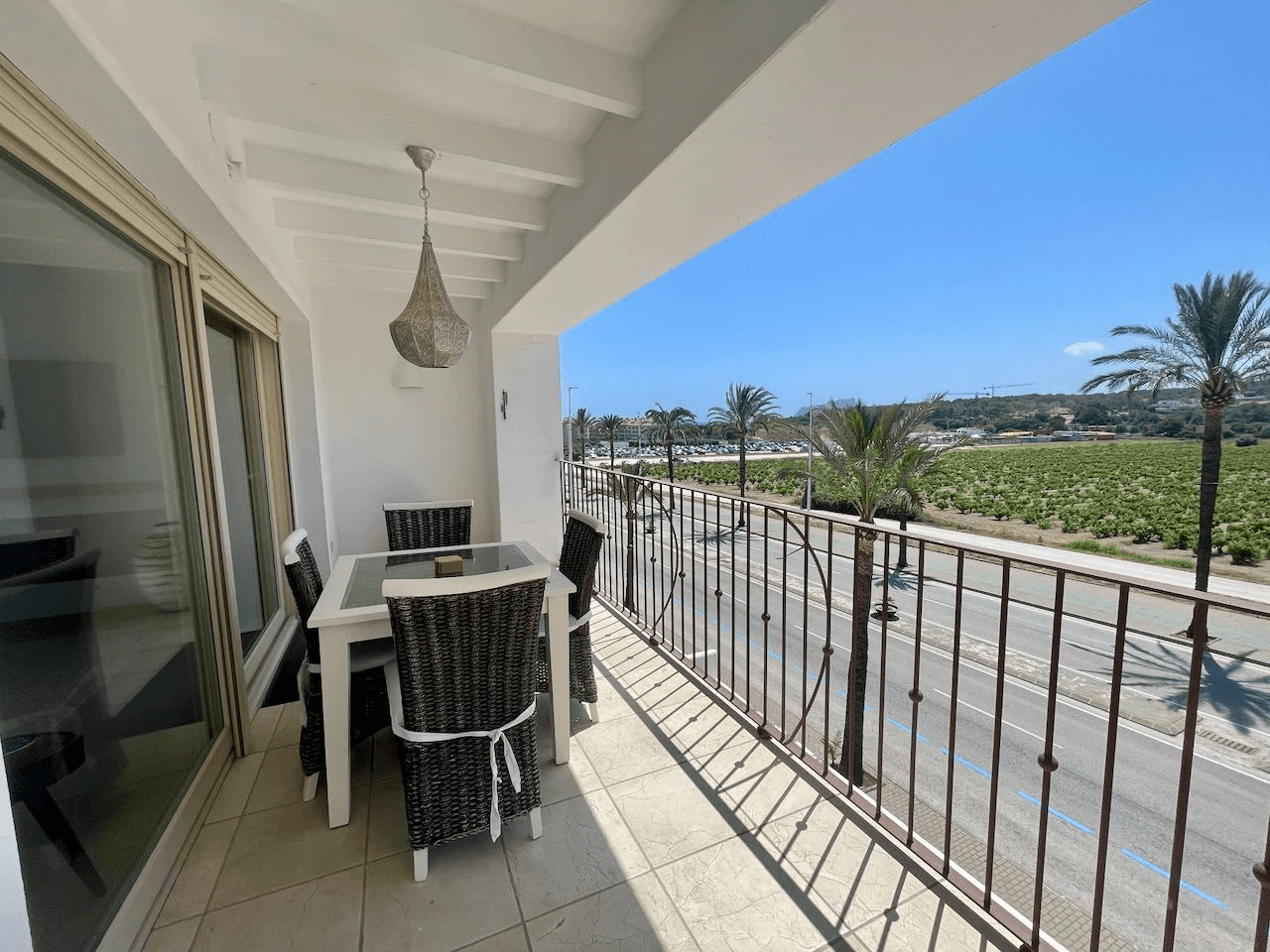 Luxe volledig gerenoveerd duplex appartement in Club Moraira met privézwembad en uitzicht op zee