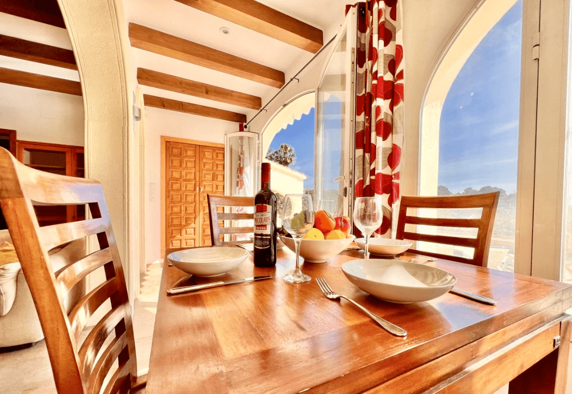 Villa mediterránea con vistas al mar en San Jaime – Alquiler de larga temporada