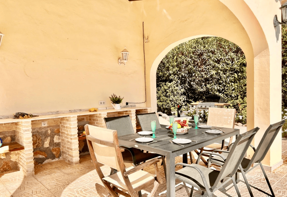 Villa mediterránea con vistas al mar en San Jaime – Alquiler de larga temporada