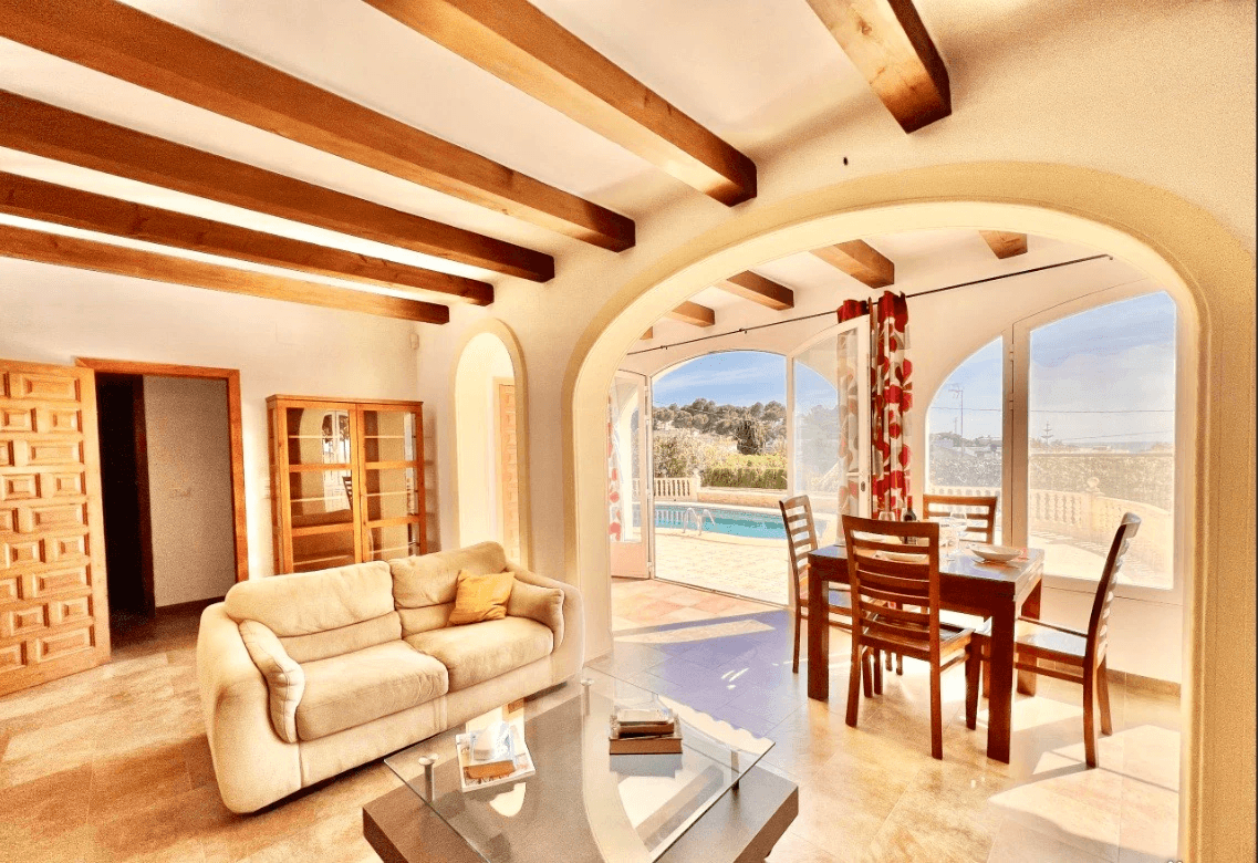 Villa mediterránea con vistas al mar en San Jaime – Alquiler de larga temporada