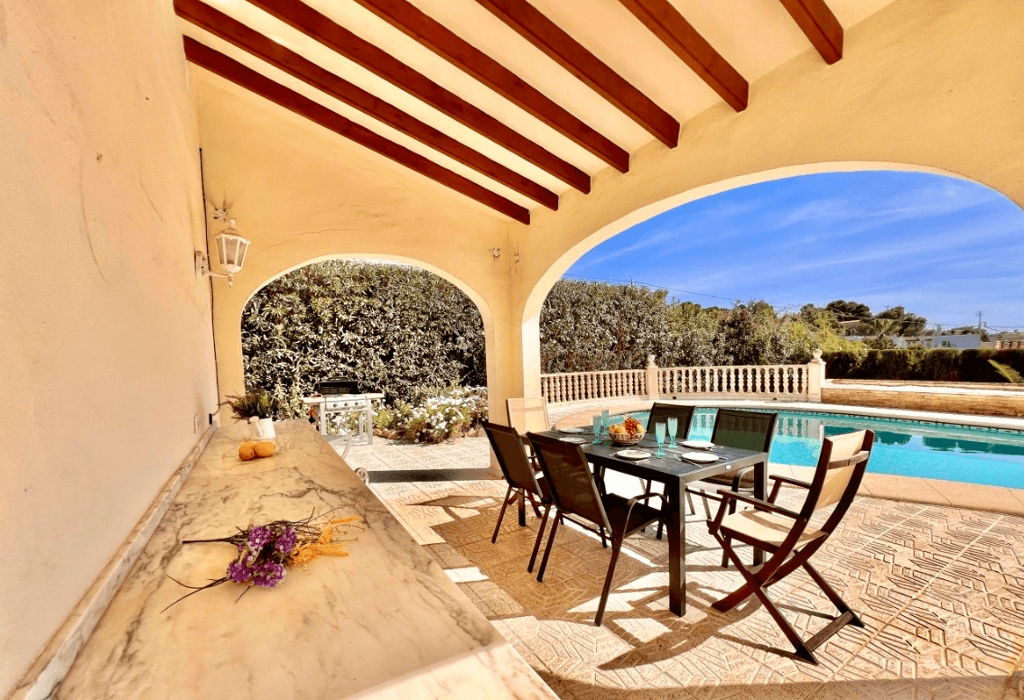 Villa mediterránea con vistas al mar en San Jaime – Alquiler de larga temporada