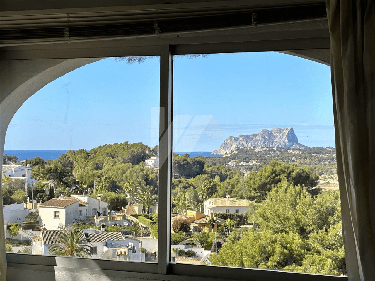 Villa te koop met zeezicht in Paichi, Moraira.