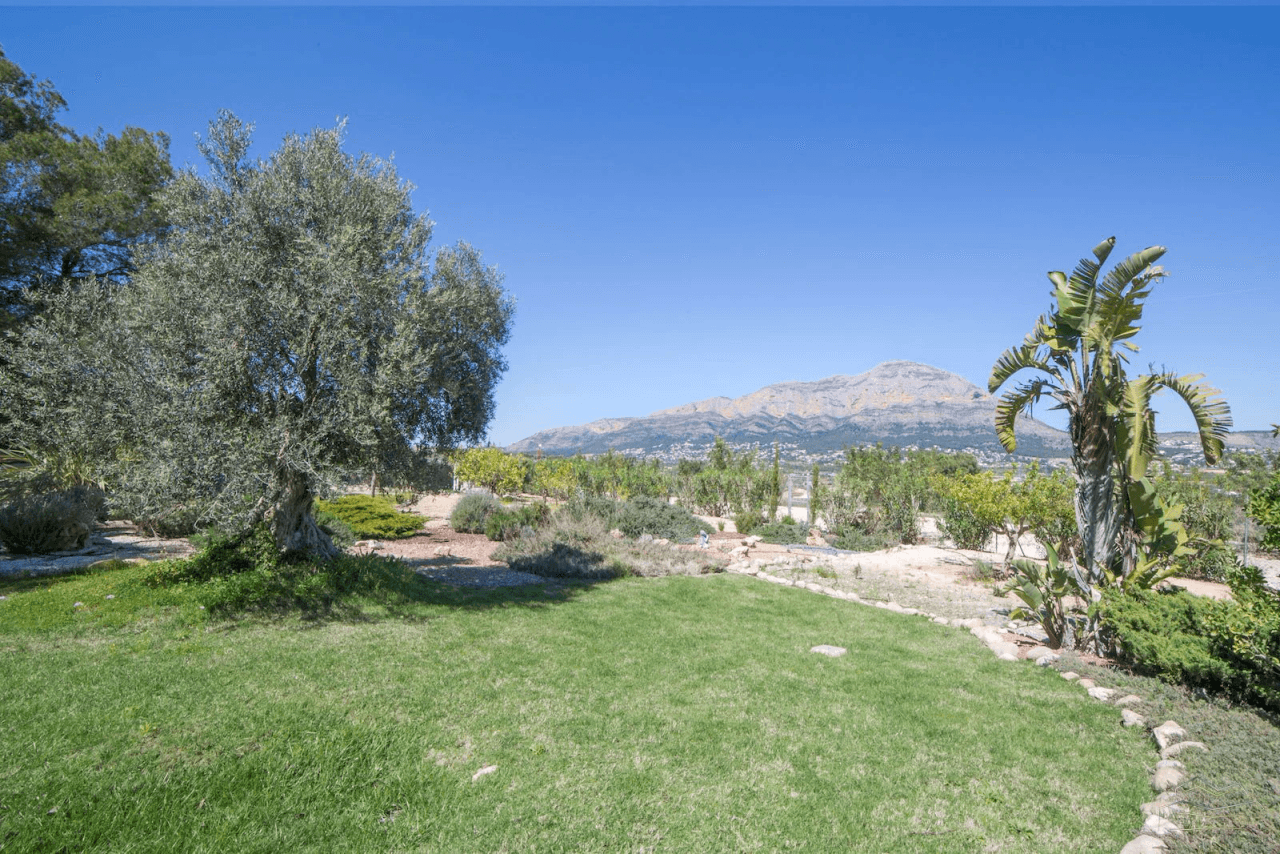 Finca de campo con vistas panorámicas en venta en Jávea.