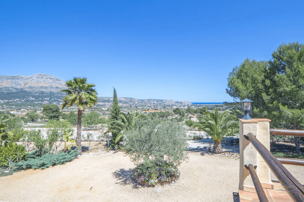 Finca de campo con vistas panorámicas en venta en Jávea.