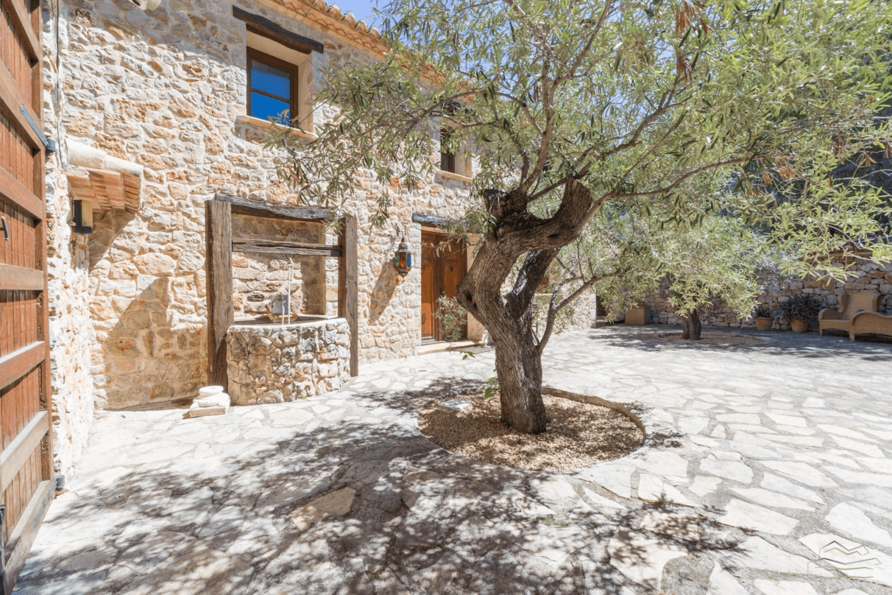 Finca de campo con vistas panorámicas en venta en Jávea.