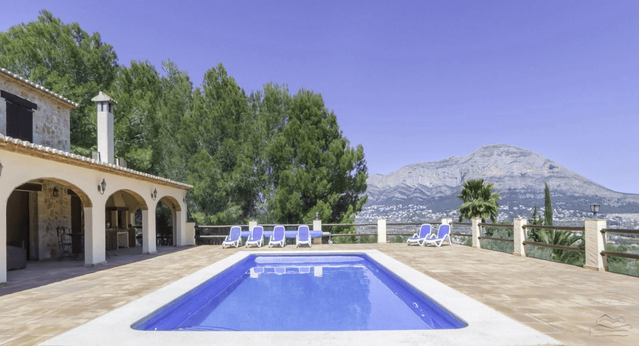 Finca de campo con vistas panorámicas en venta en Jávea.