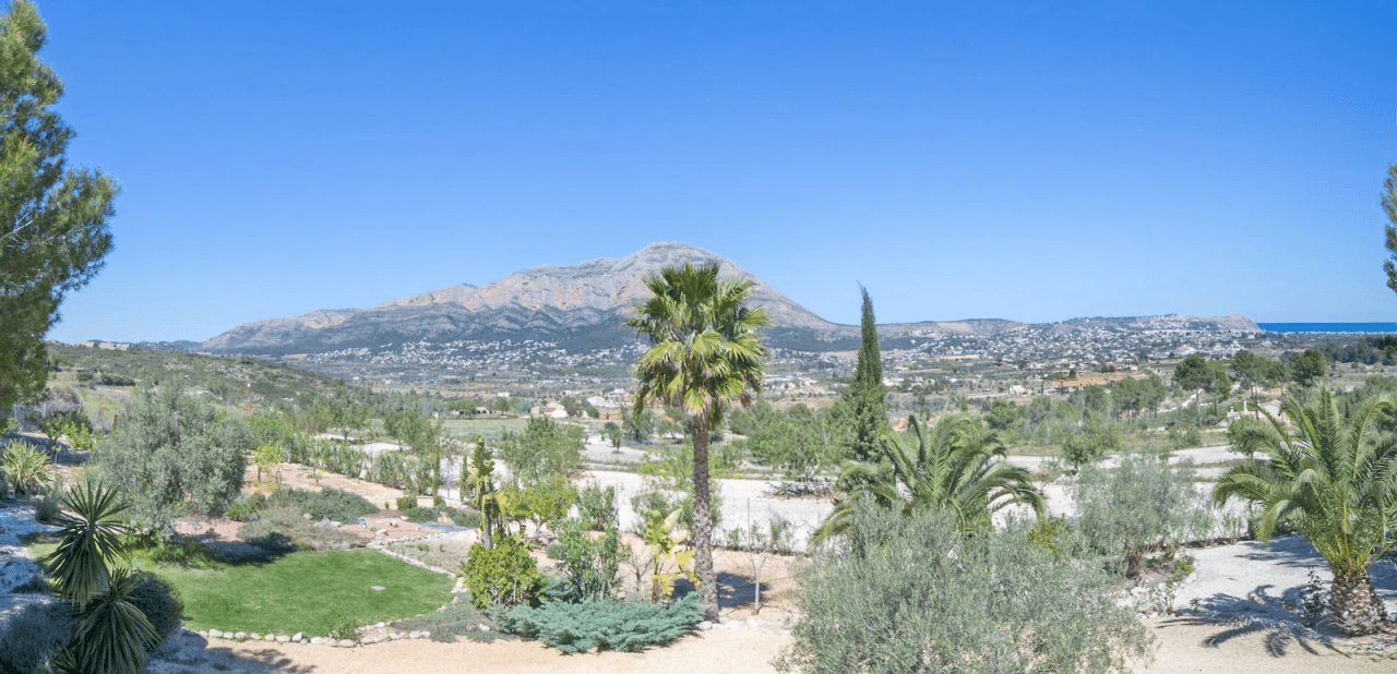 Finca de campo con vistas panorámicas en venta en Jávea.