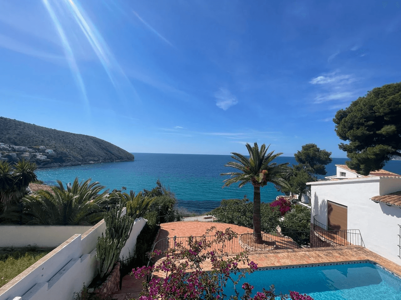 Einzigartiges Grundstück in erster Linie in El Portet Moraira