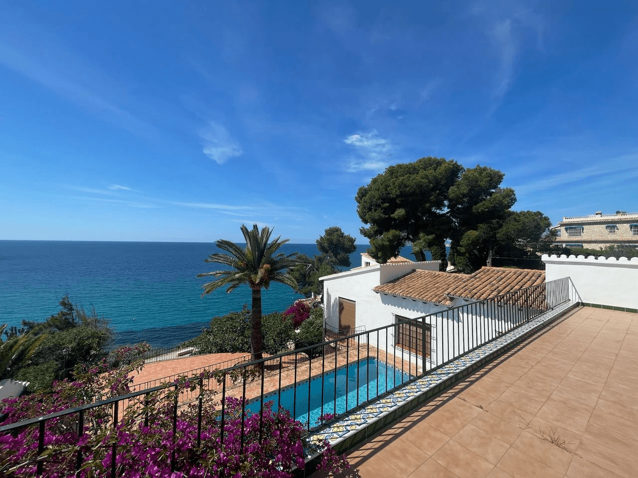Einzigartiges Grundstück in erster Linie in El Portet Moraira