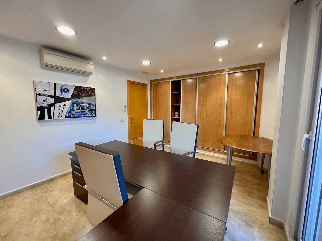 Office with great potential for transformation into a flat or apartment in Teulada.