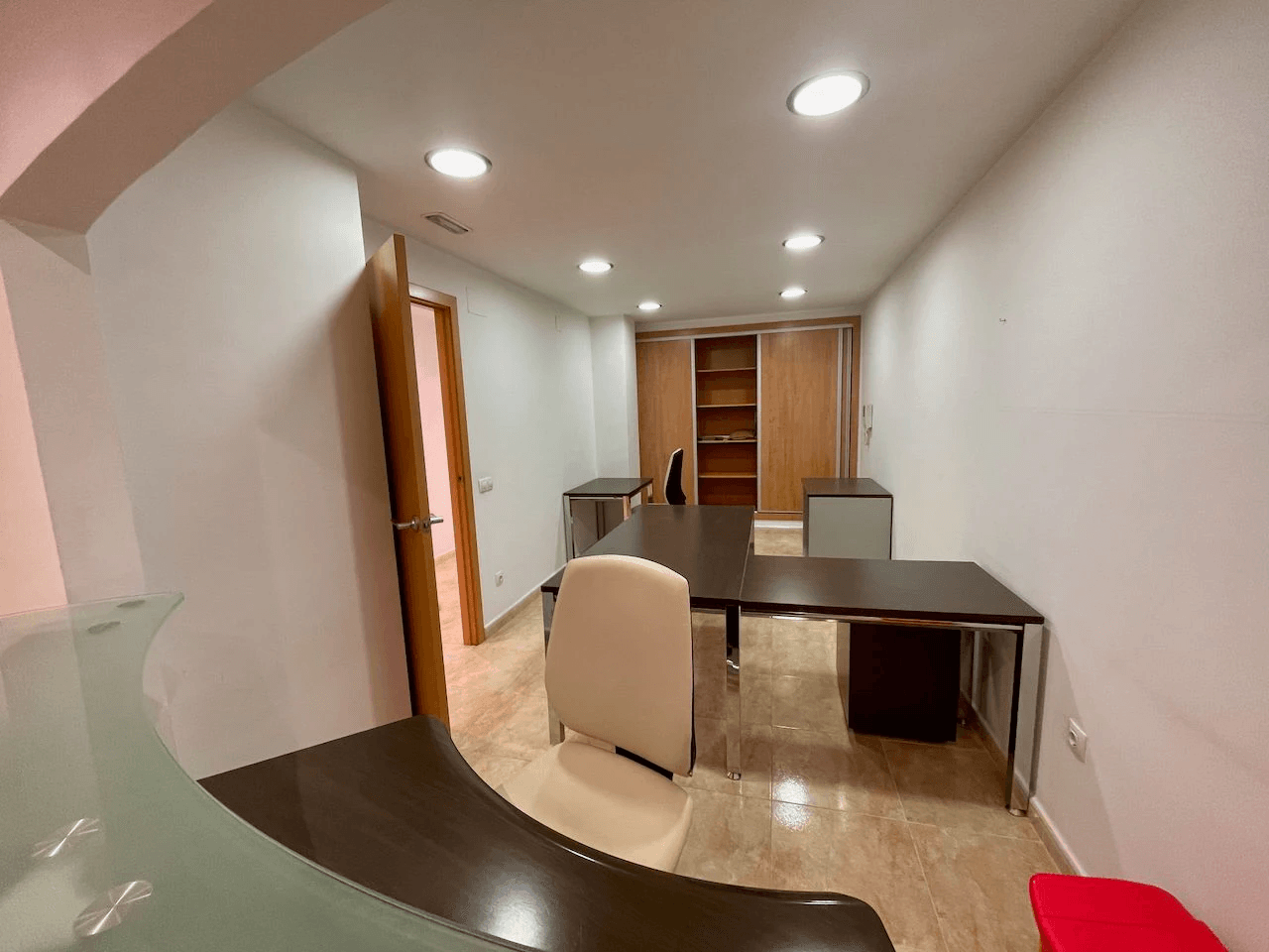 Office with great potential for transformation into a flat or apartment in Teulada.