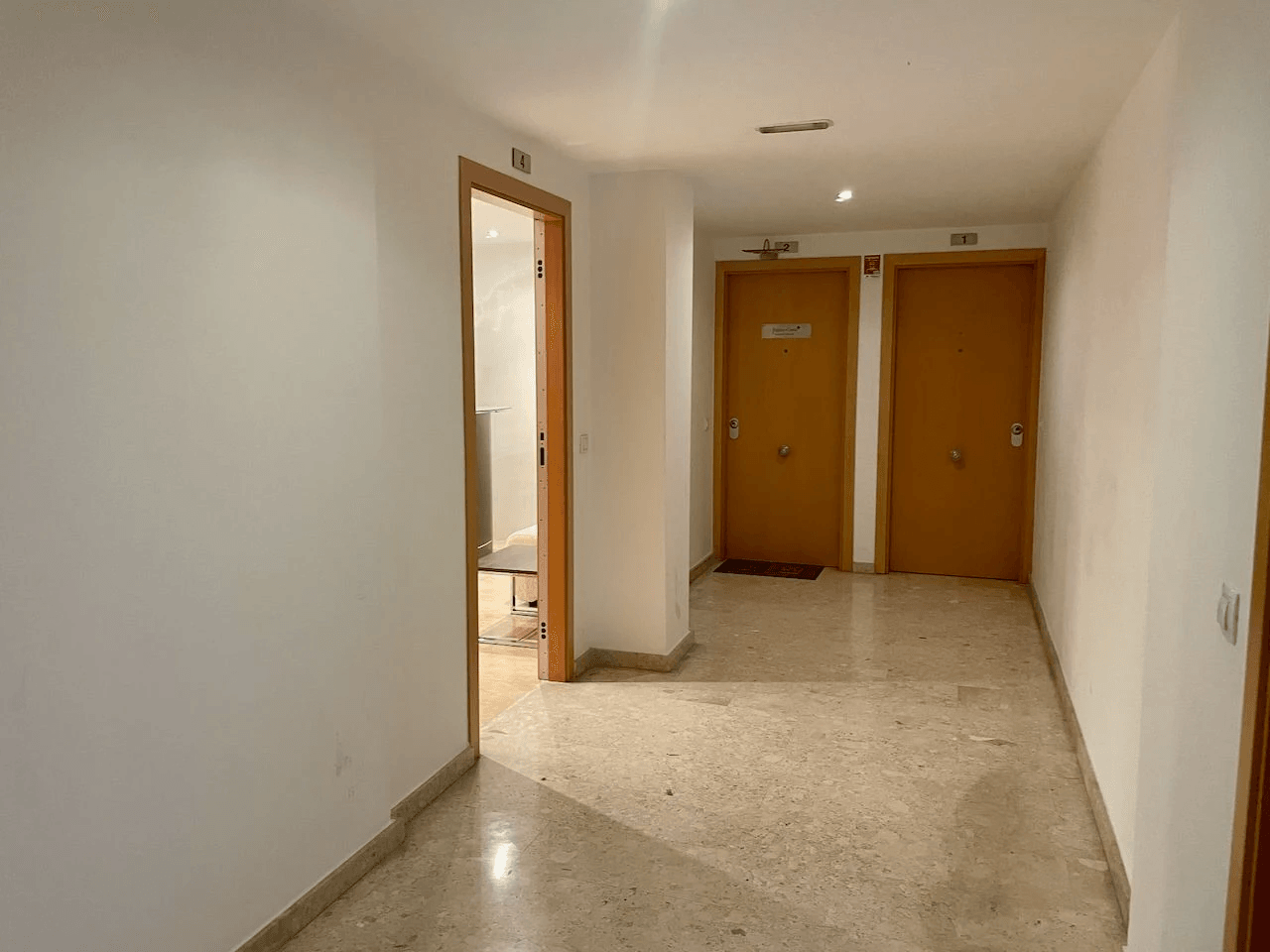 Office with great potential for transformation into a flat or apartment in Teulada.