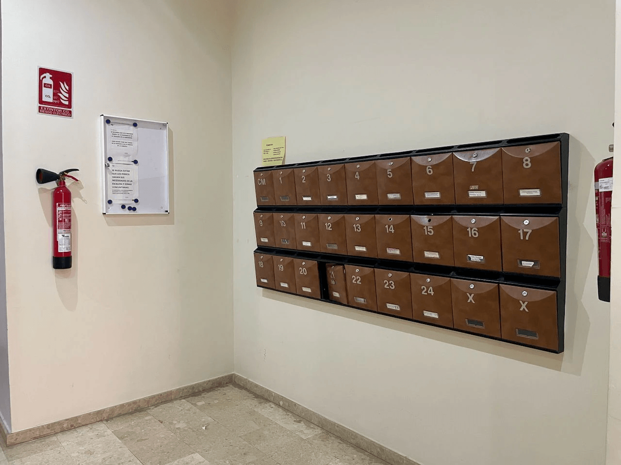 Office with great potential for transformation into a flat or apartment in Teulada.