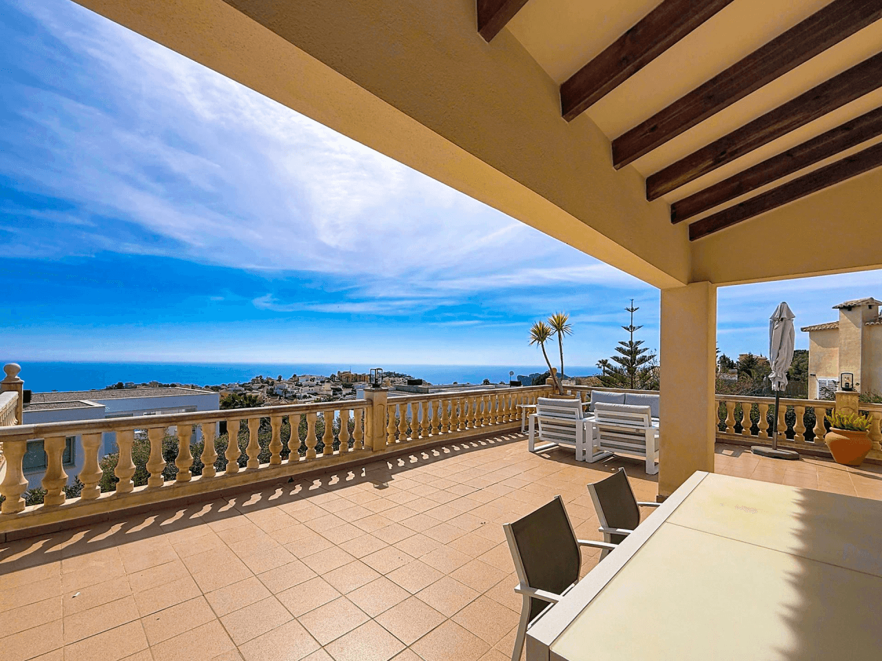 Cumbre del Sol, Villa mit Meerblick