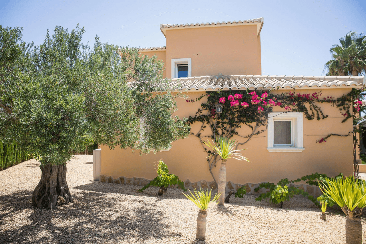 Villa in Cumbre del Sol mit atemberaubendem Meerblick