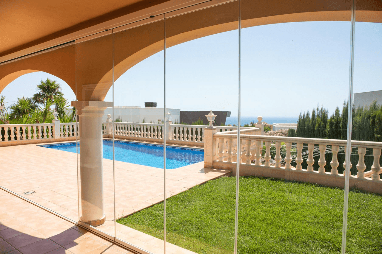Villa in Cumbre del Sol mit atemberaubendem Meerblick