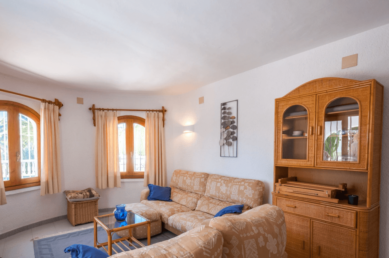 Villa mediterránea orientada al suroeste en Benissa cerca del campo de golf San Jaime.