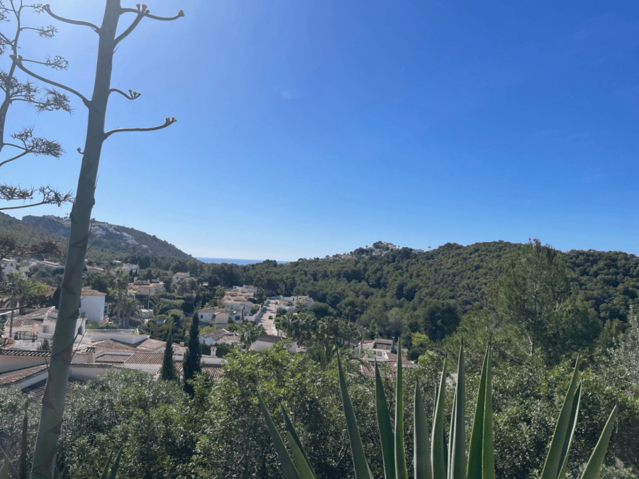 Bouwkavel met uitzicht op zee en bergen in Moraira