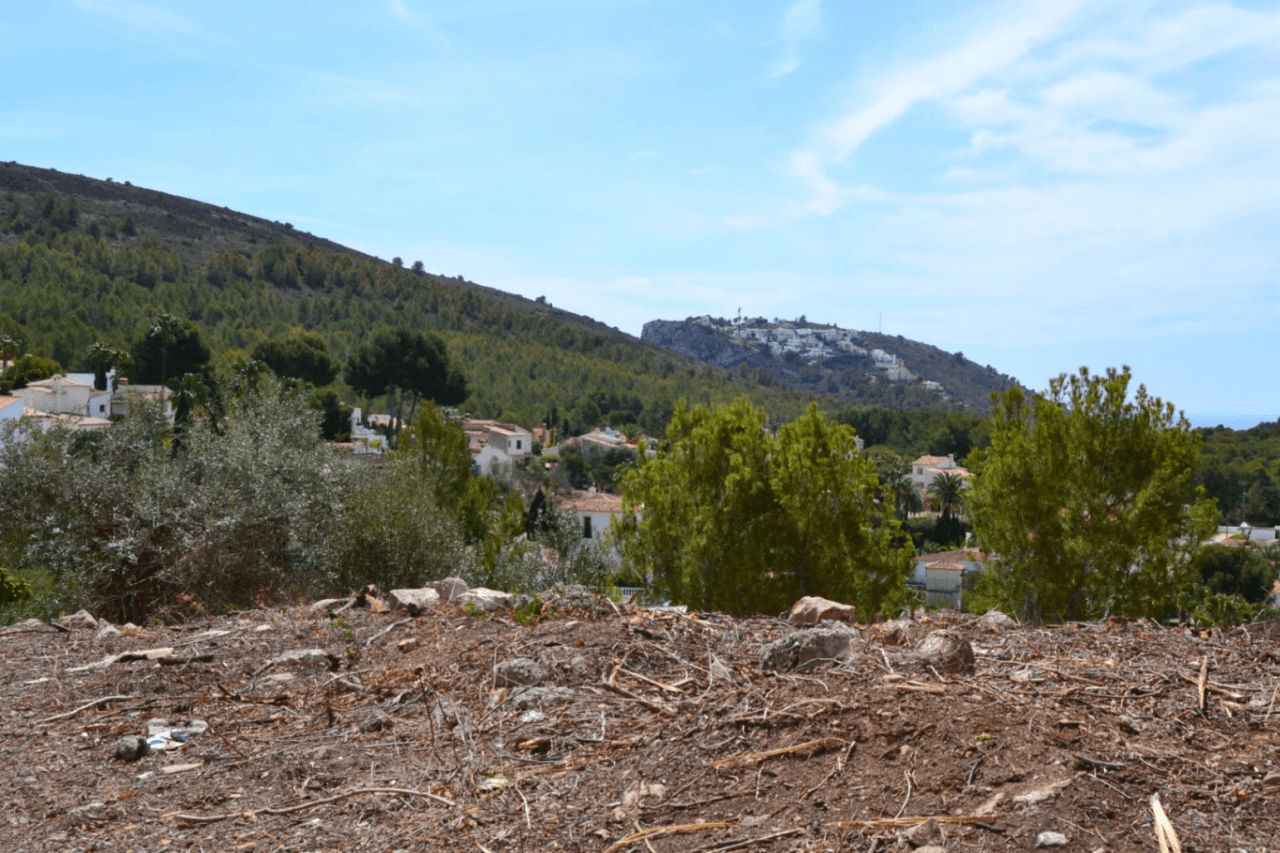 Bouwkavel met uitzicht op zee en bergen in Moraira